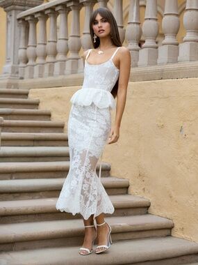 V. Chapman The Vinetta Set White Chantilly Lace